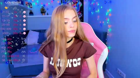 Kira  GMT 7 Mon Thu-Sun  0800am-0200pm  online show from December 28, 2:33 am