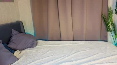 Kira  GMT 7 Mon Thu-Sun  0800am-0200pm  online show from April 19, 9:21 am