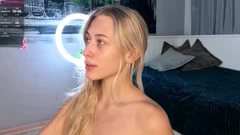 Snapshot of sayselena chatting on September 14, 3:57 pm Hello guys our name is Emily Nicole Alice. We are very funny and love to spend time well online show from September 14, 3:57 pm