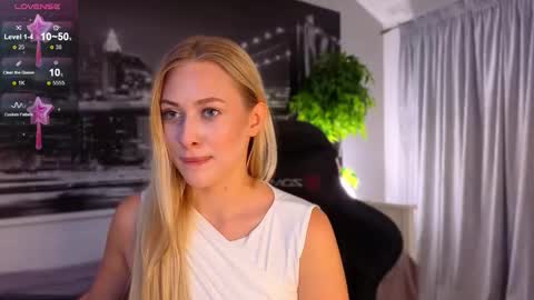 Hello guys our name is Emily Nicole Alice. We are very funny and love to spend time well online show from October 2, 5:01 pm