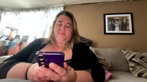 sbqueenie79 online show from December 5, 7:33 pm