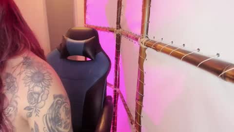 scarbadgirl_ online show from June 7, 8:52 am