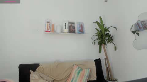 scarlet_100 online show from February 5, 2:48 am