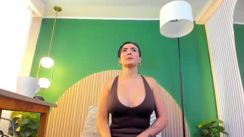 Scarlet Edwars online show from January 6, 6:45 pm