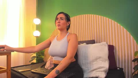 Scarlet Edwars online show from February 4, 3:16 pm