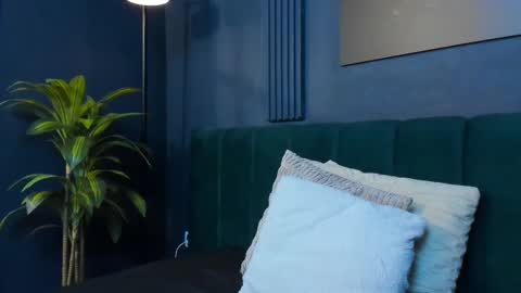 Scarlet Edwars online show from November 7, 8:44 pm