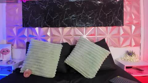 Scarlet  online show from February 19, 1:21 pm