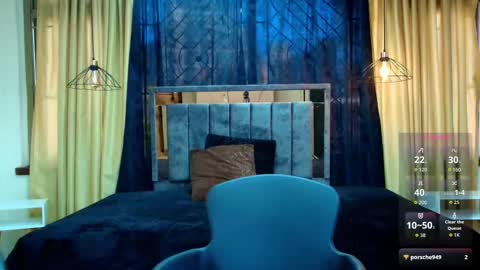 SCARLET MILF online show from October 24, 9:15 pm