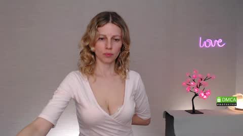 scarlet_sweety online show from April 3, 6:26 pm