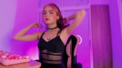 Scarlet online show from May 17, 9:02 pm