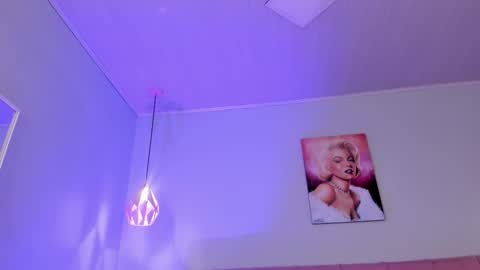 Scarlet  online show from January 7, 5:34 am