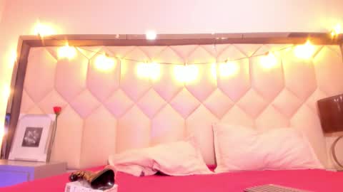 scarlethbigbug online show from February 21, 11:46 am