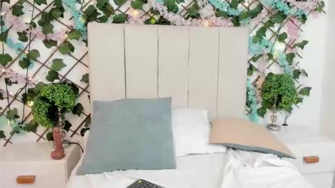 scarlet  online show from November 29, 12:35 pm