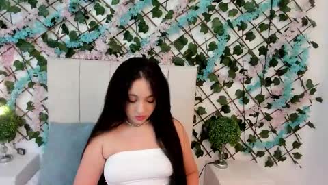 scarlet  online show from October 25, 2:17 pm