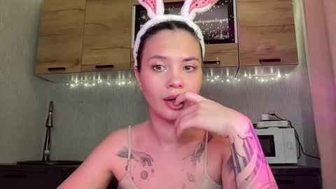 scarletpetal online show from December 19, 12:22 pm