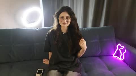 Scarlet  online show from May 4, 1:17 pm