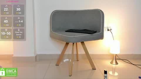 Scarlett Evans online show from April 8, 9:51 pm