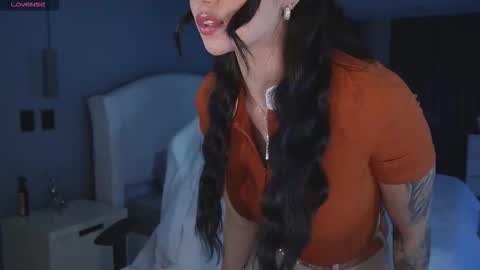 juli online show from February 25, 9:29 pm