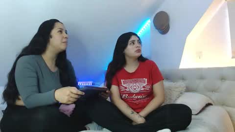 Scarlett and Jazmin online show from October 18, 11:03 am