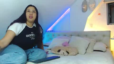 Scarlett and Jazmin online show from September 27, 9:29 am