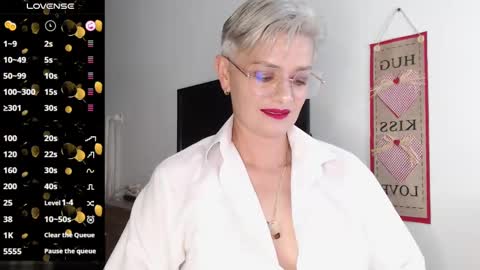 Snapshot of scarlett_paris chatting on February 10, 11:55 pm Scarlett online show from February 10, 11:55 pm