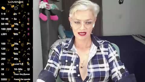 Snapshot of scarlett_paris chatting on February 17, 11:54 pm Scarlett online show from February 17, 11:54 pm
