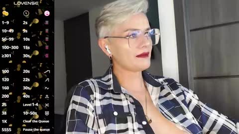 Snapshot of scarlett_paris chatting on February 22, 2:28 am Scarlett online show from February 22, 2:28 am