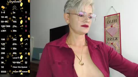 Snapshot of scarlett_paris chatting on February 11, 11:22 pm Scarlett online show from February 11, 11:22 pm