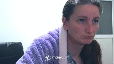 Snapshot of scarlett_queen01 chatting on February 3, 3:31 am scarlett_queen01 online show from February 3, 3:31 am