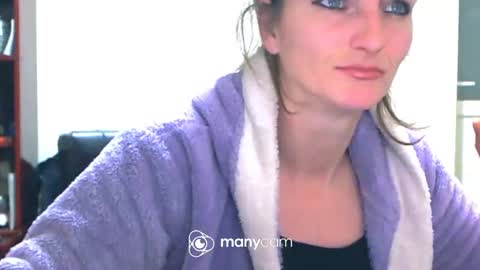Snapshot of scarlett_queen01 chatting on February 7, 3:34 am scarlett_queen01 online show from February 7, 3:34 am