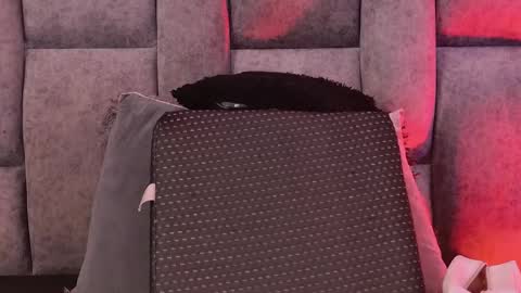 Scarlet  online show from April 24, 8:55 pm