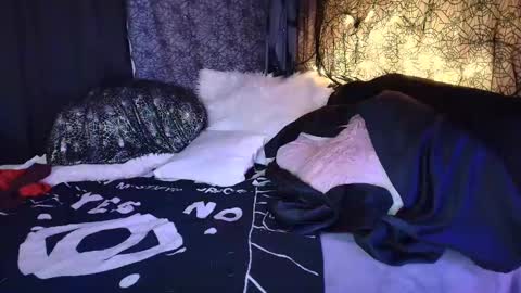 Snapshot of scary_sarah chatting on January 30, 9:47 pm Sarah Bones online show from January 30, 9:47 pm
