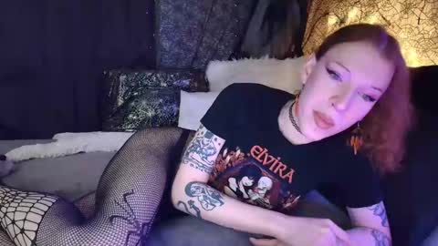 Snapshot of scary_sarah chatting on February 3, 7:00 pm Sarah Bones online show from February 3, 7:00 pm