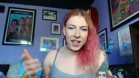 Sarah Bones online show from July 28, 6:20 pm