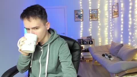 Thomas brunette and Alex blond online show from January 5, 5:20 am