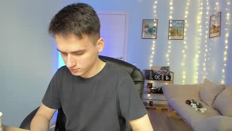 Thomas brunette and Alex blond online show from January 5, 8:22 am