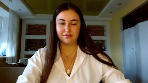 Elizabeth  online show from September 30, 6:46 am