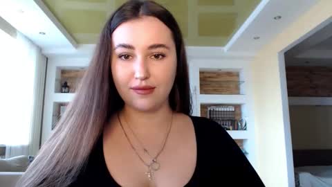 Elizabeth  online show from December 13, 9:02 am