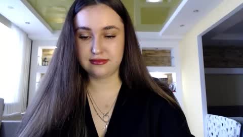 Elizabeth  online show from February 15, 10:00 am