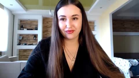 Elizabeth  online show from March 10, 1:00 pm