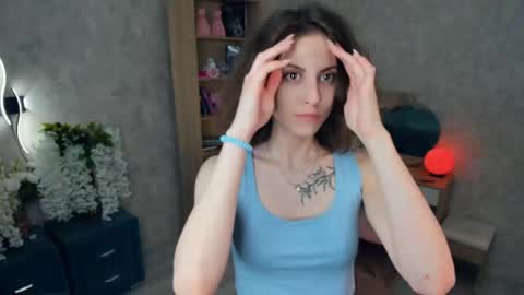 Mia online show from June 5, 5:03 am
