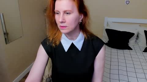 Snapshot of seductive_foxy_ chatting on September 20, 4:04 am seductive_foxy_ online show from September 20, 4:04 am