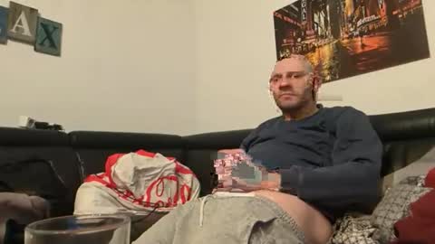 Sebastian online show from April 3, 4:52 am