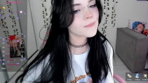Snapshot of selena___cute chatting on February 17, 5:04 am Selena online show from February 17, 5:04 am