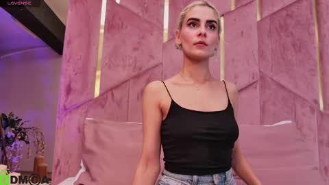 Selena online show from November 18, 4:59 am