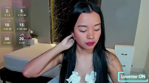 selenafox7 online show from February 6, 7:51 pm