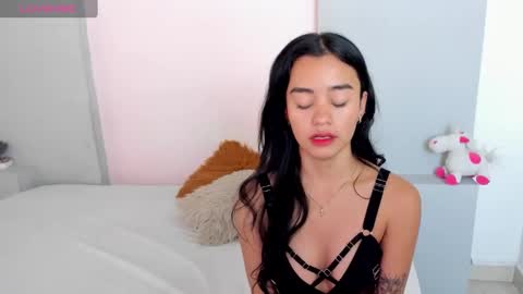 selenafox7 online show from January 4, 1:42 am