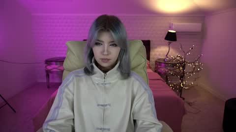 selenairis online show from April 2, 1:35 am