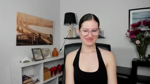 s e l e n a online show from May 14, 6:11 am