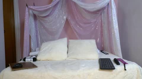 selene online show from May 13, 12:26 pm